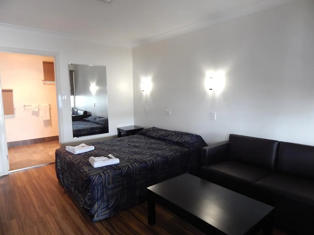 Jolly Collier Hotel Motel contacts